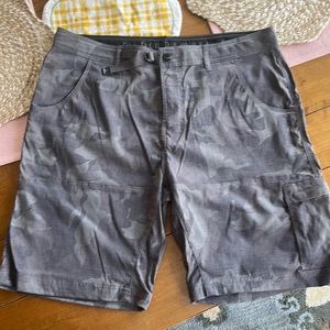 Prana stretch Zion shorts 38W 10L gray camo